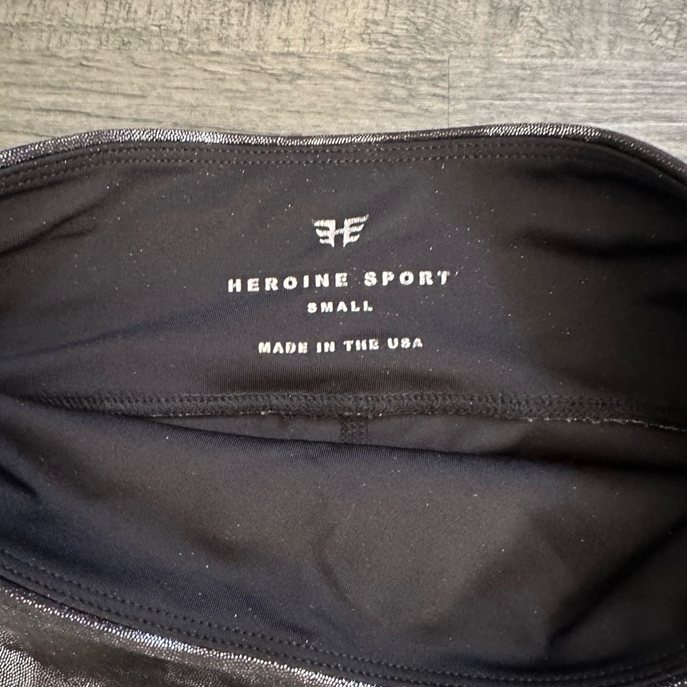 Heroine Sport Marvel Legging in Silver Clouds size small - Picture 3 of 3